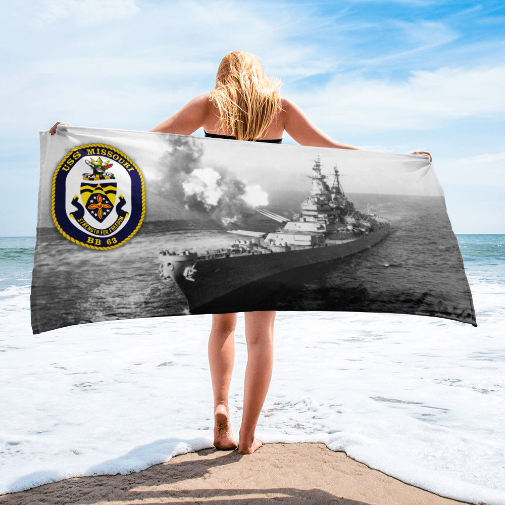 USS Missouri (BB-63) Firing Guns Beach Towel – white, 30x60